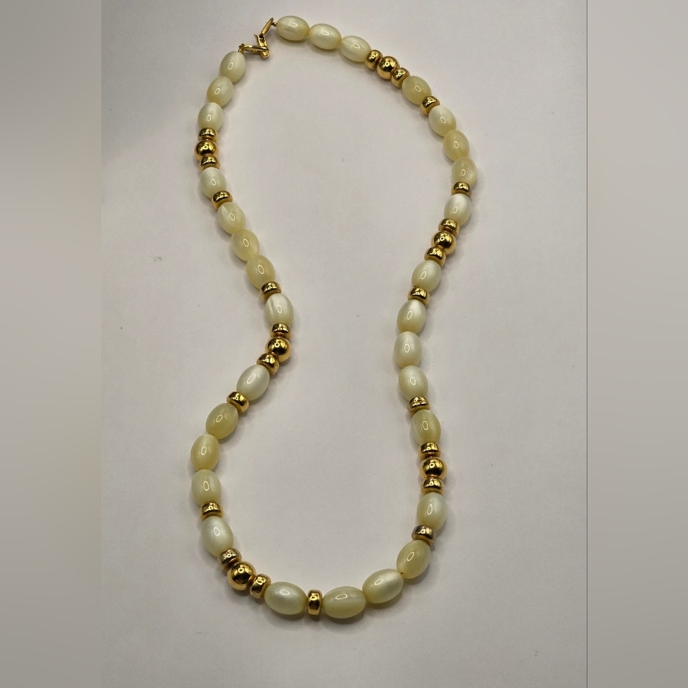 Napier Lucite Cream and Gold Tone Beaded Vintage Necklace - Picture 3 of 7